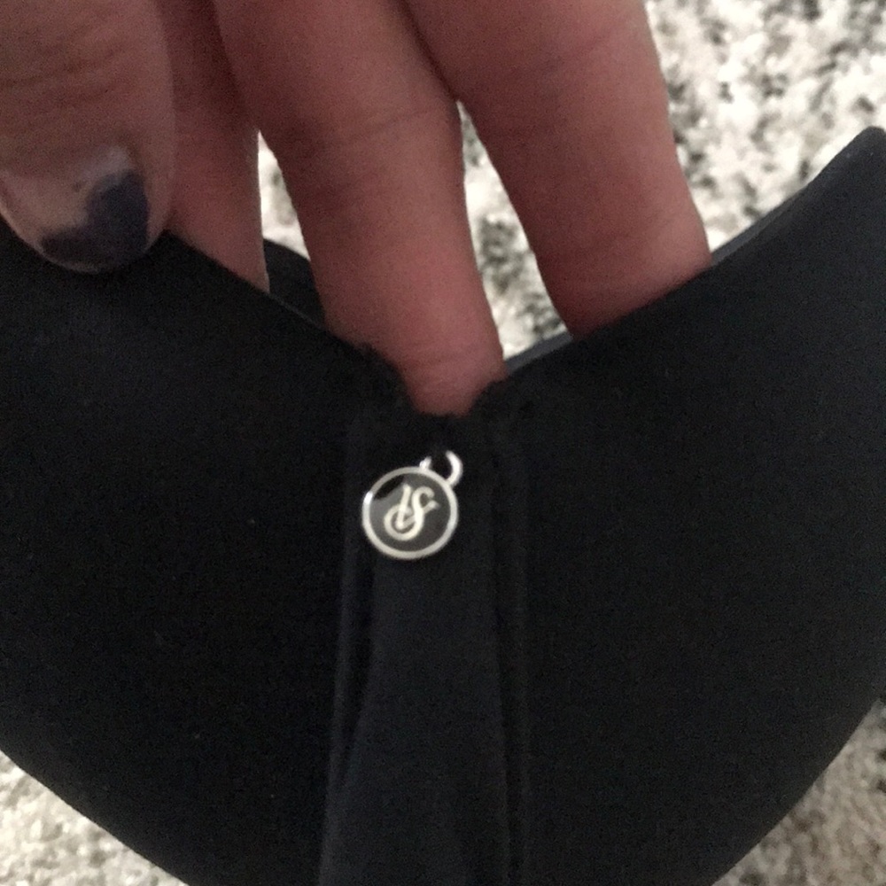 Victoria’s Secret strapless bra - Picture 4 of 4